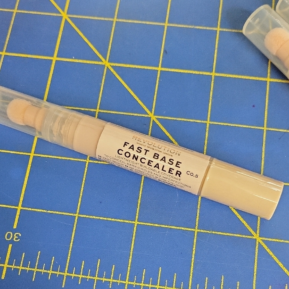 Revolution Fast Base Concealer for Flawless Coverage C 0.5 New 4.5ml